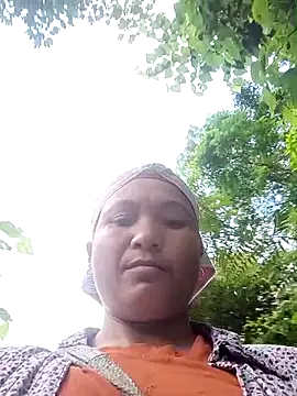 Snapshot of Love-Mama33 chatting on September 27, 2025, 11:55 pm Love-Mama33 online show from September 27, 2025, 11:55 pm