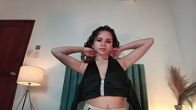 Snapshot of AelinDuvalier chatting on September 16, 2025, 6:20 pm AelinDuvalier online show from September 16, 2025, 6:20 pm