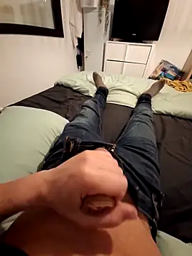 Yoaannn online show from October 31, 2025, 5:20 pm