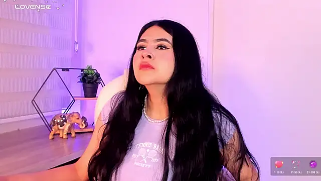 Emma  clark  online show from November 27, 2025, 12:49 pm