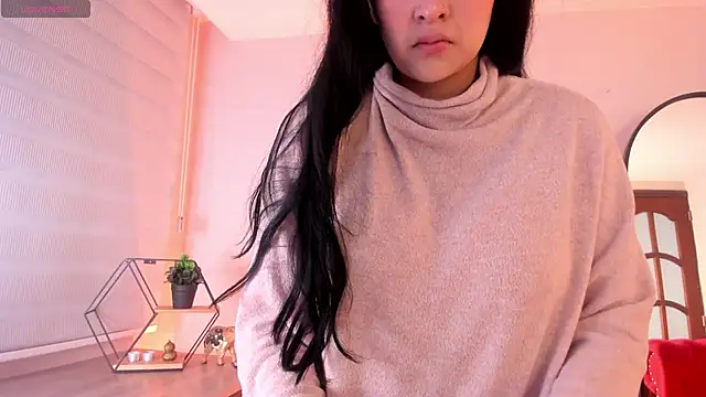 Emma  clark  online show from December 19, 2025, 12:40 pm