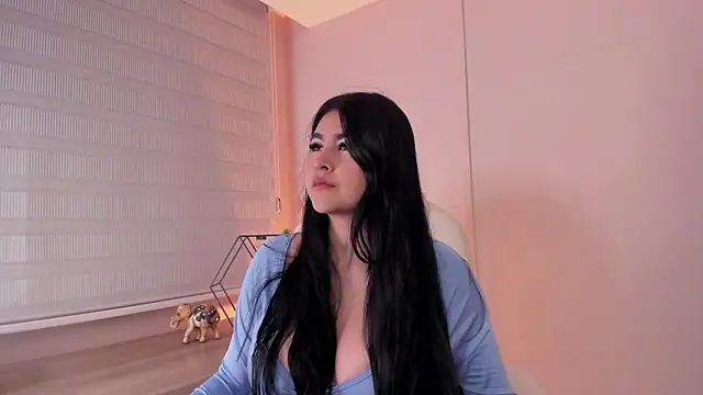 Snapshot of Emma__clark_ chatting on March 2, 2026, 12:23 pm Emma clark online show from March 2, 2026, 12:23 pm