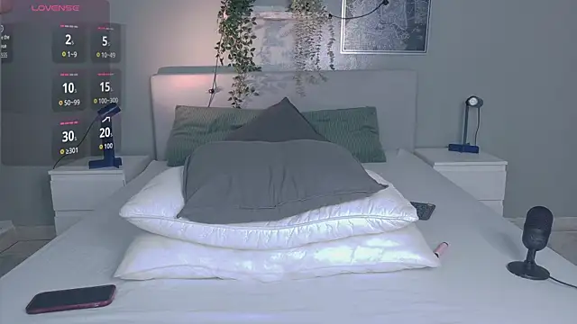 Nickifox   online show from November 27, 2025, 7:58 pm