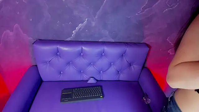 Lili milk20 online show from September 27, 2025, 7:20 pm