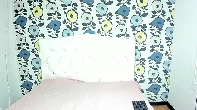 ValentinaKlean online show from October 12, 2025, 3:30 am