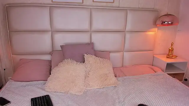 Snapshot of Natt_Clark chatting on October 15, 2025, 1:08 pm Natt Clark online show from October 15, 2025, 1:08 pm