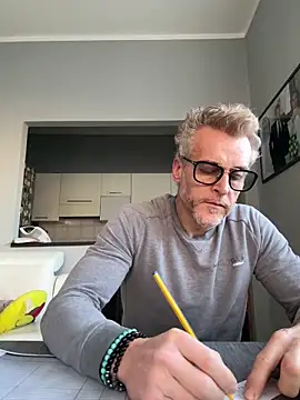 Axl hot online show from February 20, 2026, 9:22 am