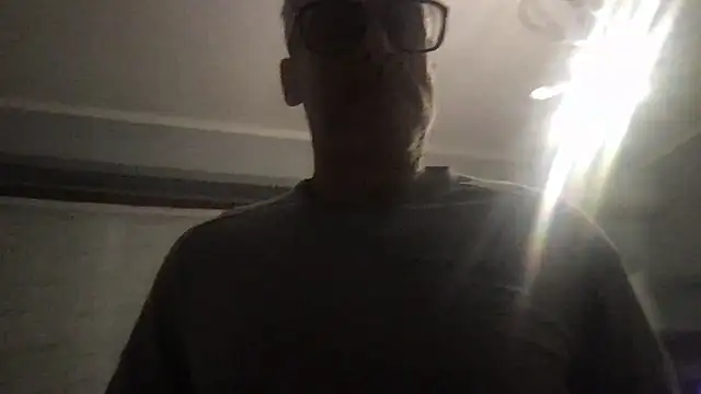 Axl hot online show from November 21, 2025, 4:28 pm