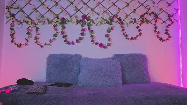 Lolarosesxs online show from November 15, 2025, 12:14 am