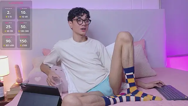 Snapshot of Phillicious__ chatting on July 6, 2026, 8:55 pm Phillicious online show from July 6, 2026, 8:55 pm