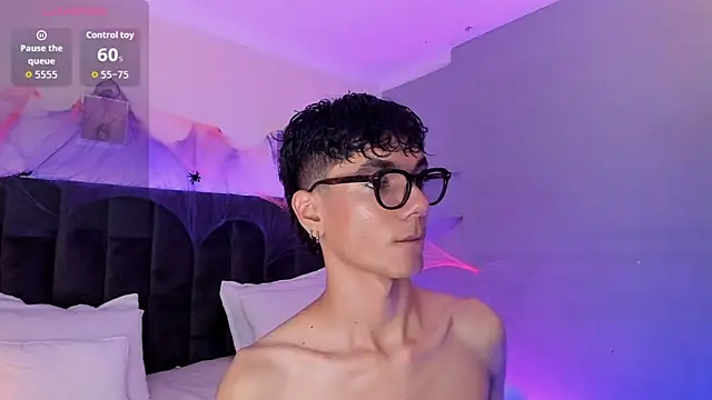 Phillicious   online show from October 24, 2025, 9:58 pm