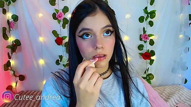 Snapshot of cutee_andrea chatting on October 24, 2025, 1:59 am cutee andrea online show from October 24, 2025, 1:59 am