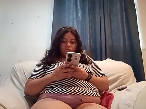 Snapshot of Kitty_WetXxX chatting on October 17, 2025, 9:49 pm Kitty WetXxX online show from October 17, 2025, 9:49 pm