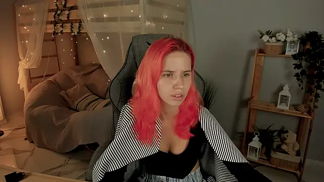 NitaNihil online show from October 21, 2025, 7:24 pm