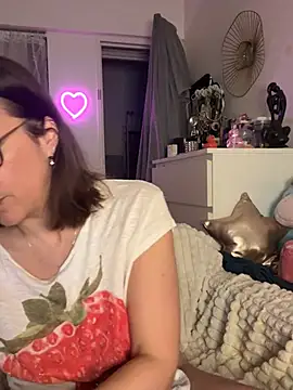 MarahWdsn online show from June 25, 2026, 3:39 pm