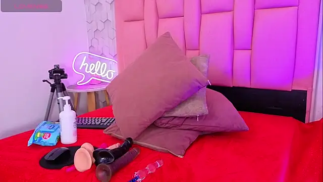 Snapshot of alice_rouusse chatting on February 5, 2026, 7:43 pm alice rouusse online show from February 5, 2026, 7:43 pm