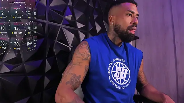 Snapshot of OstinDaniels chatting on October 10, 2025, 9:59 pm OstinDaniels online show from October 10, 2025, 9:59 pm