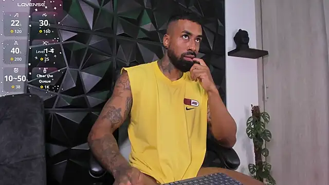 Snapshot of OstinDaniels chatting on October 28, 2025, 9:03 pm OstinDaniels online show from October 28, 2025, 9:03 pm