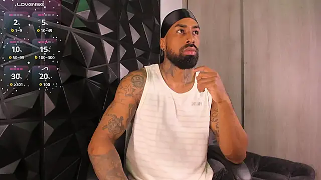 Snapshot of OstinDaniels chatting on October 4, 2025, 9:49 pm OstinDaniels online show from October 4, 2025, 9:49 pm