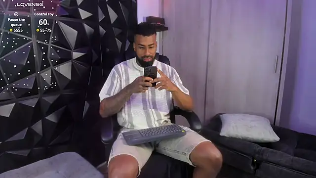 Snapshot of OstinDaniels chatting on September 12, 2025, 10:09 pm OstinDaniels online show from September 12, 2025, 10:09 pm