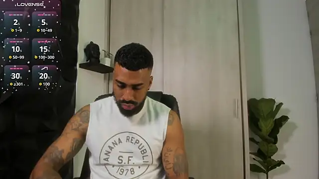 Snapshot of OstinDaniels chatting on May 29, 2026, 9:43 pm OstinDaniels online show from May 29, 2026, 9:43 pm