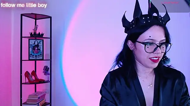 girldom online show from January 14, 2026, 9:40 pm