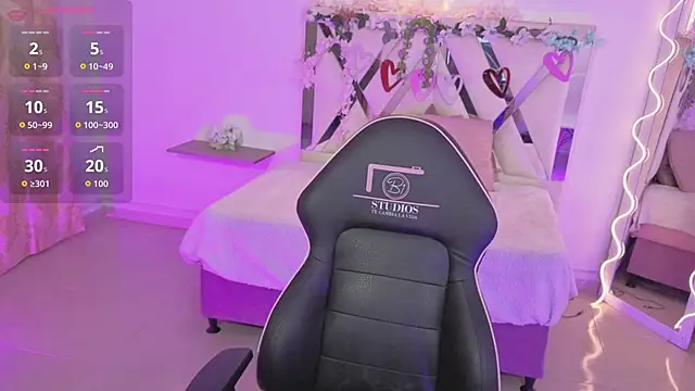 Snapshot of ZURY_TAY chatting on October 27, 2025, 11:33 am ZURY TAY online show from October 27, 2025, 11:33 am