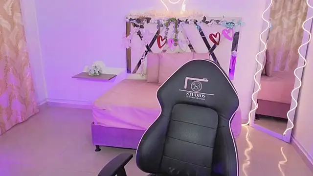 Snapshot of ZURY_TAY chatting on November 6, 2025, 11:47 am ZURY TAY online show from November 6, 2025, 11:47 am