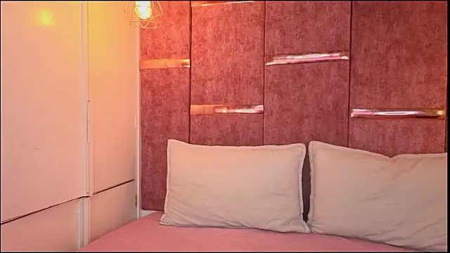 maddy1y  online show from February 5, 2026, 12:01 pm