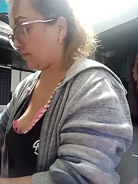 Snapshot of Lady_16 chatting on December 18, 2025, 10:24 pm Lady 16 online show from December 18, 2025, 10:24 pm