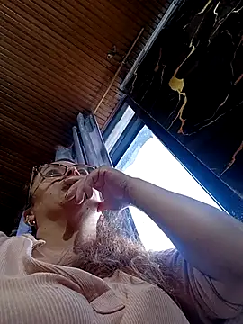 Snapshot of Lady_16 chatting on February 18, 2026, 10:06 pm Lady 16 online show from February 18, 2026, 10:06 pm