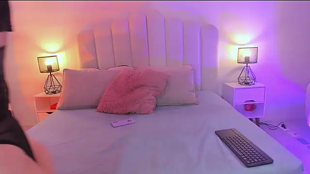 raven black  online show from November 13, 2025, 12:31 pm