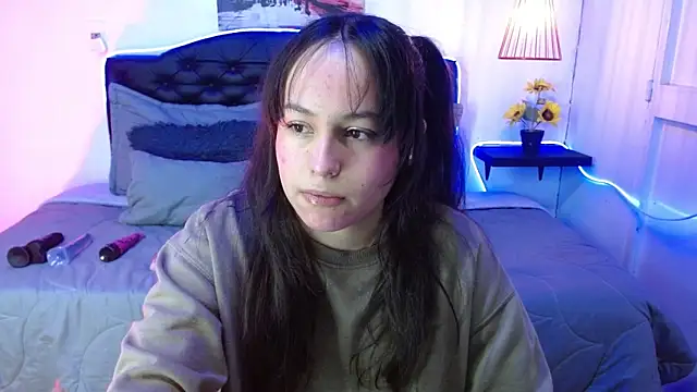 Snapshot of Eymmy_24 chatting on September 22, 2025, 3:23 am Eymmy 24 online show from September 22, 2025, 3:23 am