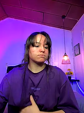 Snapshot of Eymmy_24 chatting on October 12, 2025, 11:39 pm Eymmy 24 online show from October 12, 2025, 11:39 pm
