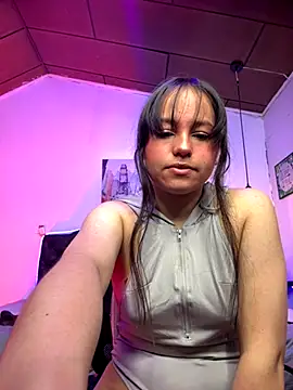 Snapshot of Eymmy_24 chatting on October 4, 2025, 2:35 am Eymmy 24 online show from October 4, 2025, 2:35 am