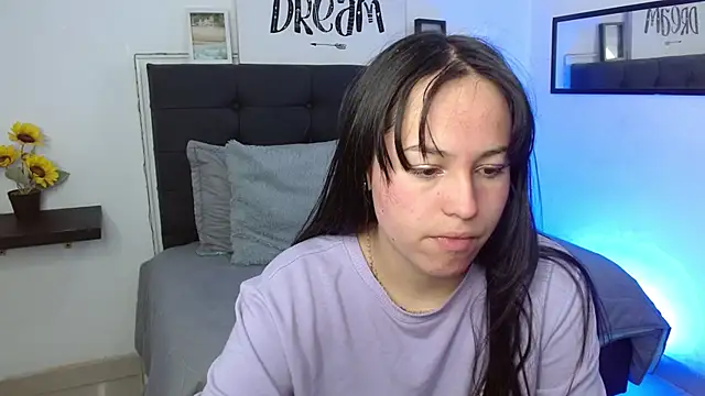 Snapshot of Eymmy_24 chatting on September 10, 2025, 11:59 pm Eymmy 24 online show from September 10, 2025, 11:59 pm