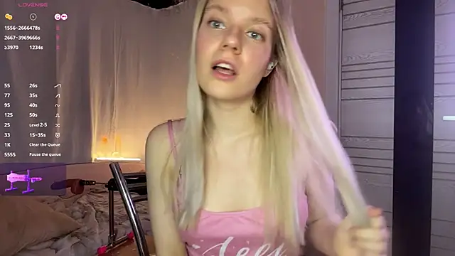 MaryjaneSpider online show from December 17, 2025, 7:52 pm