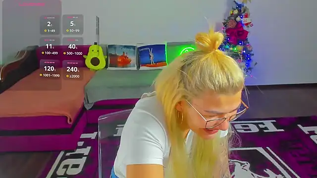 Snapshot of MiaKiittyy chatting on December 19, 2025, 1:31 am MiaKiittyy online show from December 19, 2025, 1:31 am