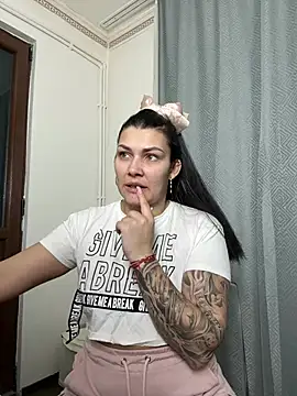 Snapshot of MiaKiittyy chatting on February 25, 2026, 11:15 pm MiaKiittyy online show from February 25, 2026, 11:15 pm