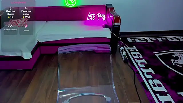 MiaKiittyy online show from November 24, 2025, 1:05 am