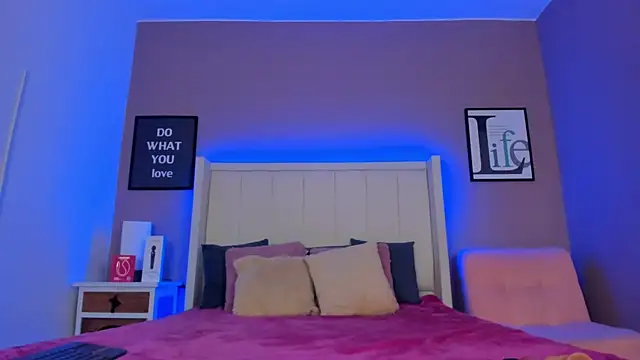 sarahyessica online show from February 7, 2026, 7:05 am