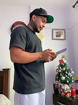 Snapshot of DeimonOficial chatting on December 20, 2025, 3:37 pm DeimonOficial online show from December 20, 2025, 3:37 pm