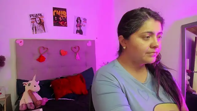 TifanyAmazinng online show from February 12, 2026, 12:38 pm