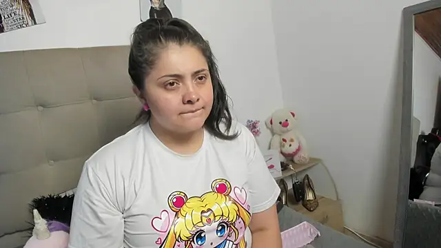 TifanyAmazinng online show from November 13, 2025, 12:31 pm