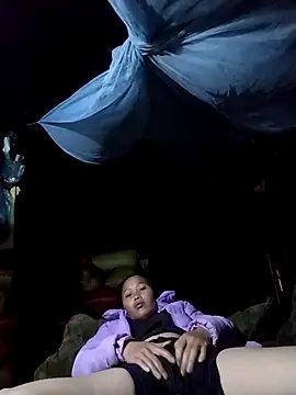 Snapshot of PhamPm70 chatting on November 3, 2025, 12:20 pm PhamPm70 online show from November 3, 2025, 12:20 pm