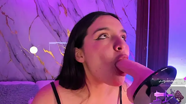 alicecute77 online show from November 18, 2025, 2:27 am