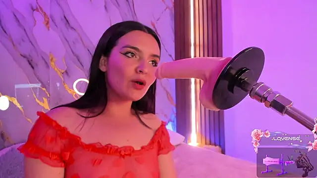 alicecute77 online show from November 4, 2025, 8:01 pm