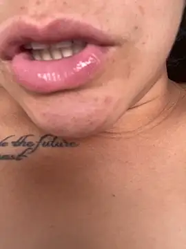 Snapshot of Moon-Lice chatting on November 26, 2025, 7:36 pm Moon-Lice online show from November 26, 2025, 7:36 pm