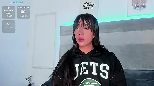 Aleja ruizz online show from October 17, 2025, 10:11 pm