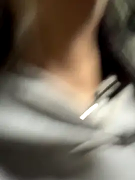 Aleja ruizz online show from November 30, 2025, 2:34 am